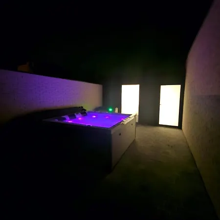 Maison Amy Nyaraló *