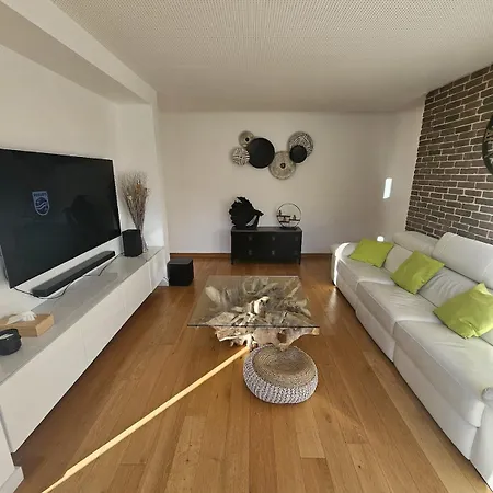 Maison Amy Nyaraló